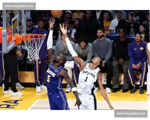 快船对决雷霆焦点之战西部强强碰撞胜负悬念拉满季后赛席位争夺夜 快船对决雷霆焦点之战西部强强碰撞胜负悬念拉满季后赛席位争夺夜